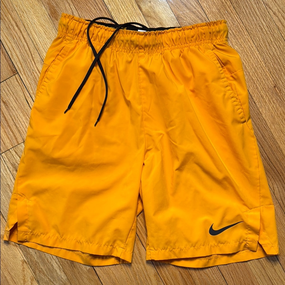 Nike Shorts Women's Orange Athletic Shorts Lightweight Design Women’s S